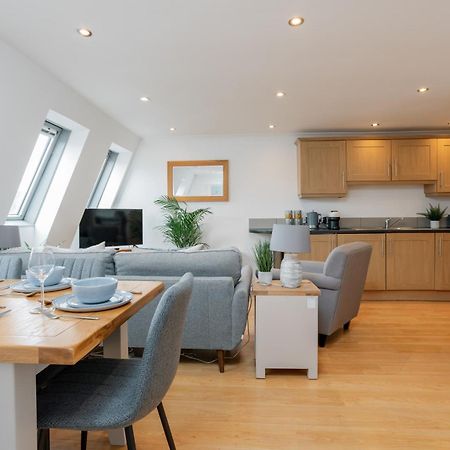 Starhost Residences - Central 3 Bed Apartment At Regents Court, Newbury Newbury  Zewnętrze zdjęcie