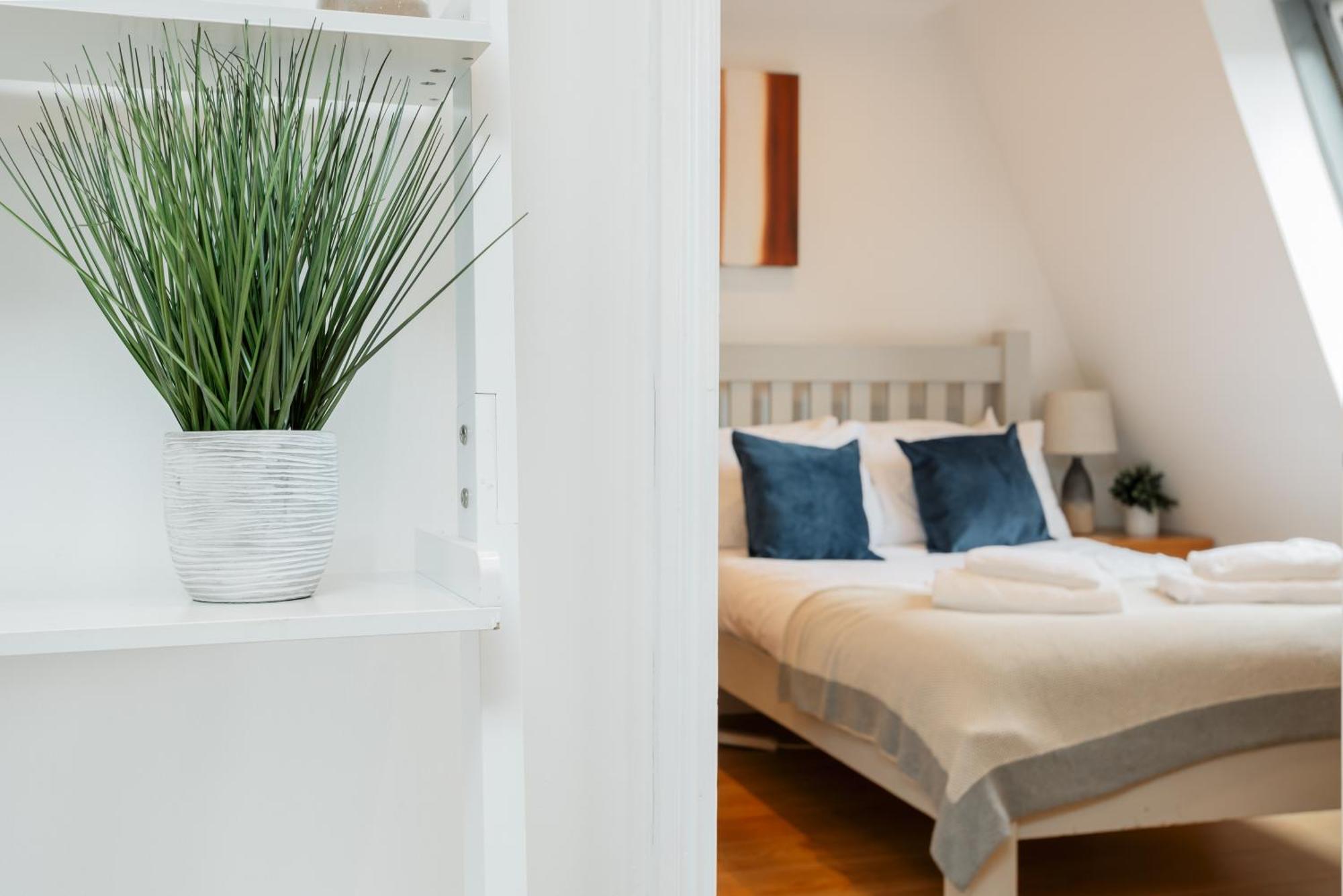 Starhost Residences - Central 3 Bed Apartment At Regents Court, Newbury Newbury  Zewnętrze zdjęcie