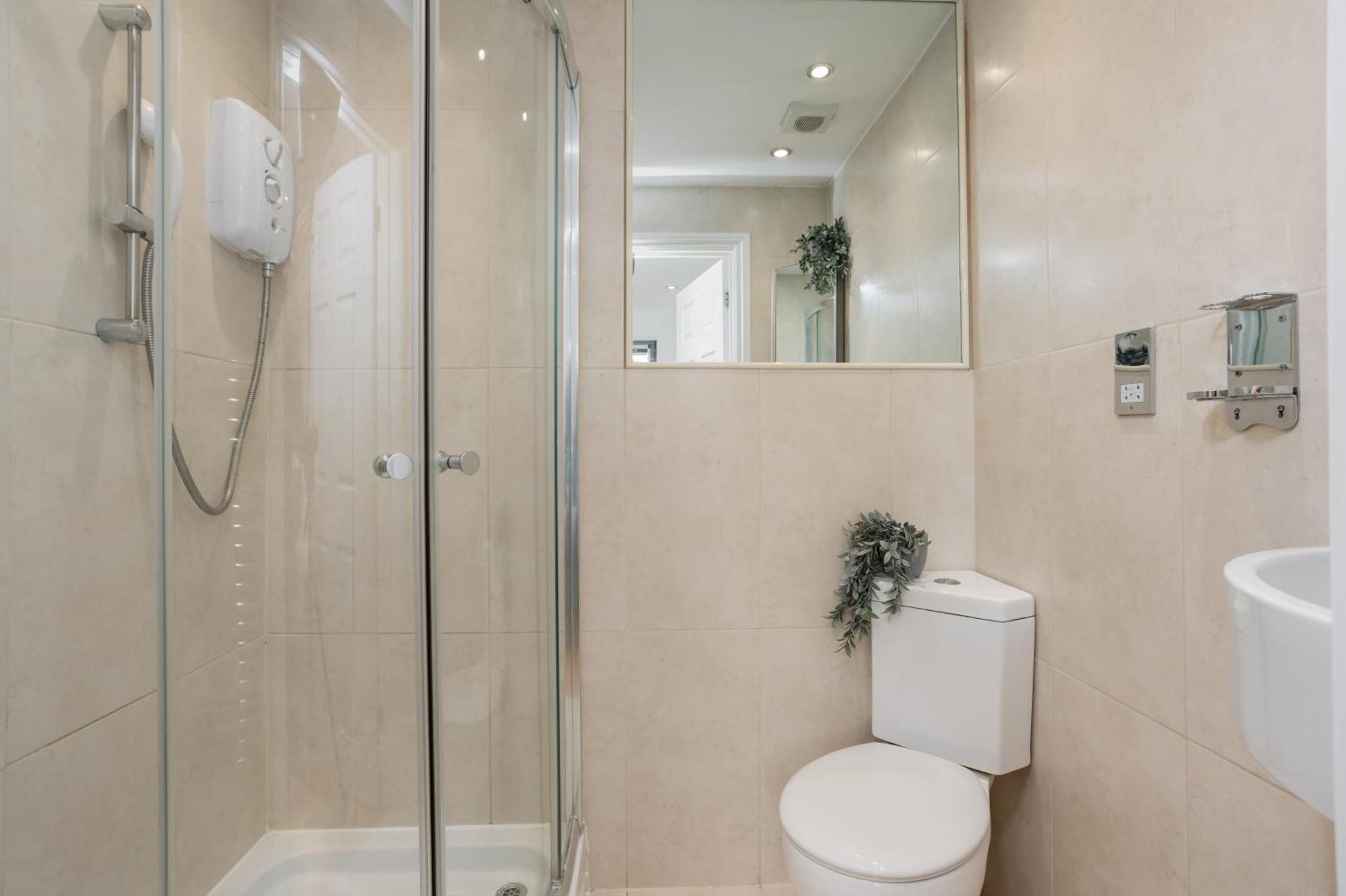 Starhost Residences - Central 3 Bed Apartment At Regents Court, Newbury Newbury  Zewnętrze zdjęcie