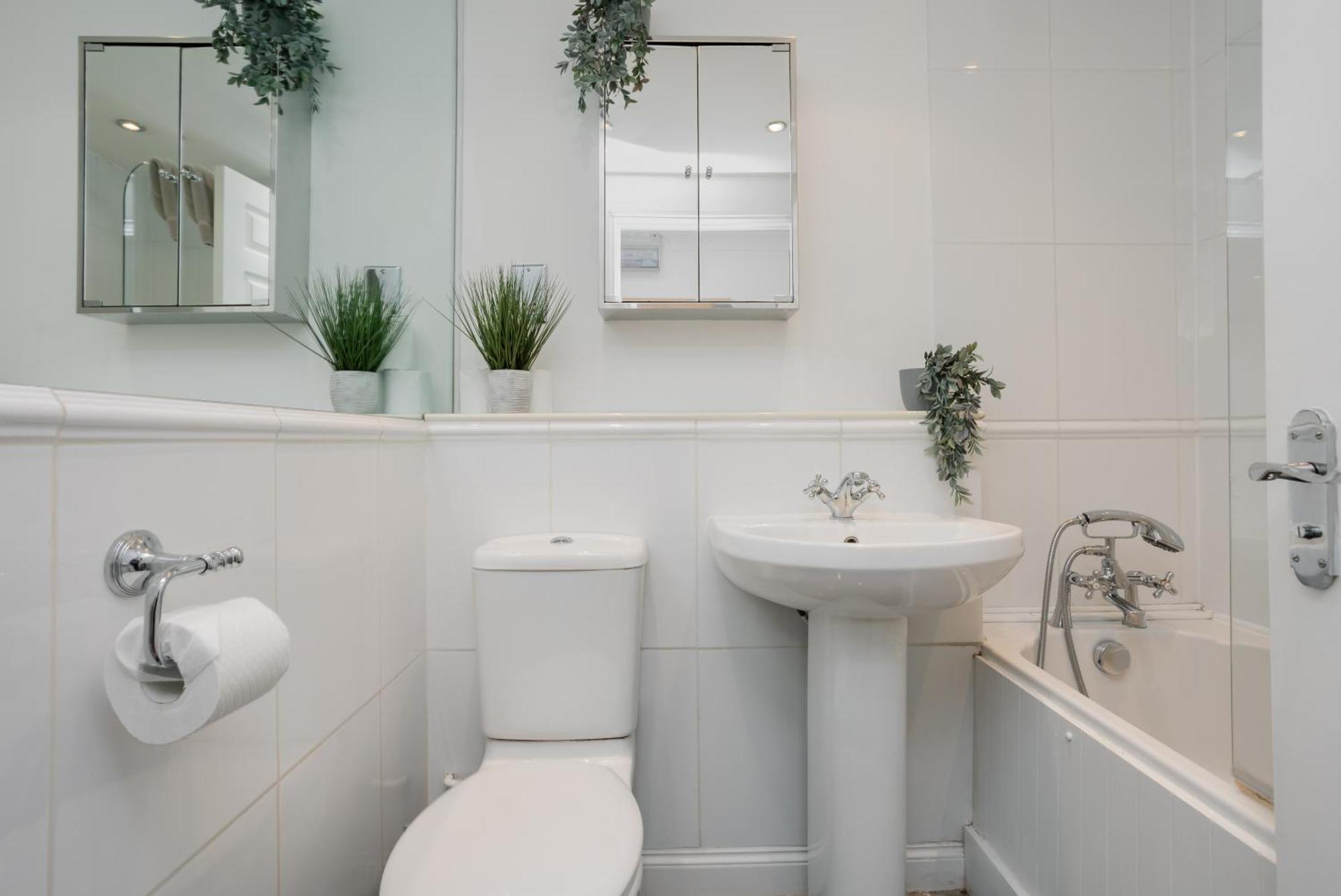 Starhost Residences - Central 3 Bed Apartment At Regents Court, Newbury Newbury  Zewnętrze zdjęcie
